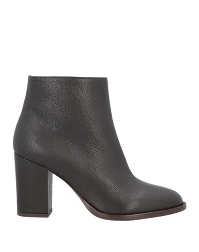 Anna F . Woman Ankle Boots Dark Brown Size 11 Soft Leather