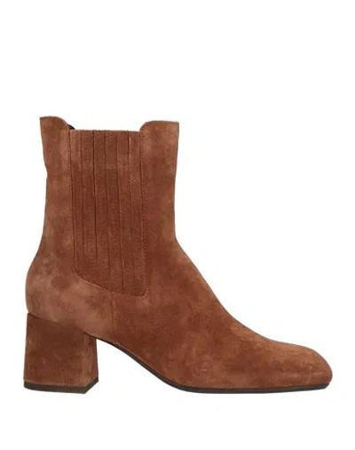 Anna F . Woman Ankle Boots Tan Size 8.5 Leather In Brown