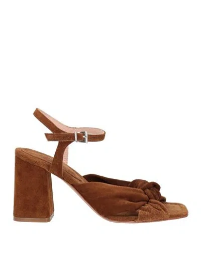 Anna F . Woman Sandals Brown Size 8 Leather