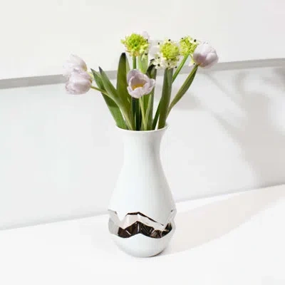 Anna New York Talianna 5" Wide Handmade Ceramic/metal Table Vase In White,silver