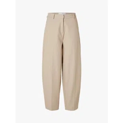 Annabelle 87 Selected Femme Barrel Leg Chino In Neutral