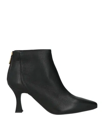 Annaëlle Woman Ankle Boots Black Size 7 Leather