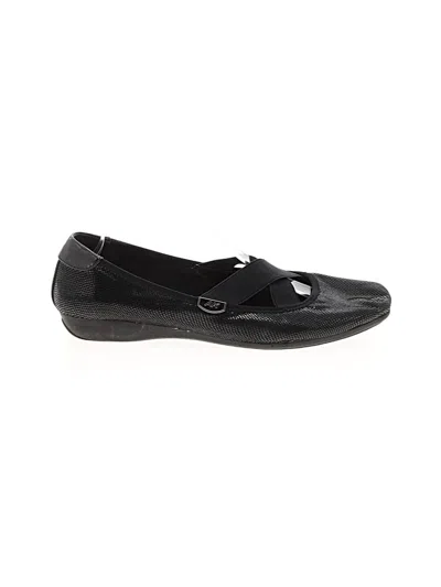 Pre-owned Anne Klein Flats In Black