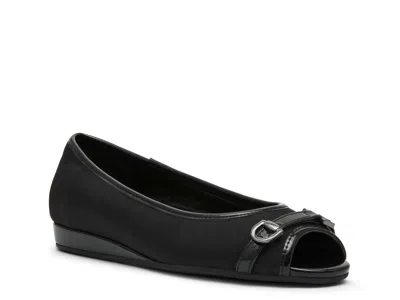Anne Klein Limone Flat In Black