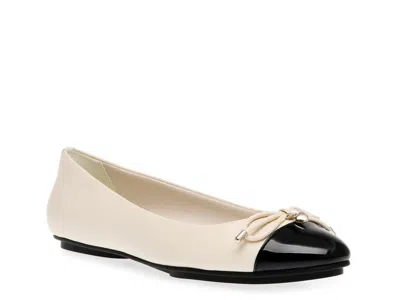 Anne Klein Lolita Ballet Flat In Neutral