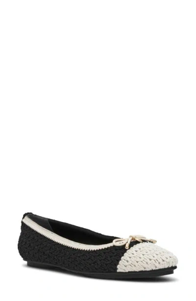 Anne Klein Luci Flat In Black