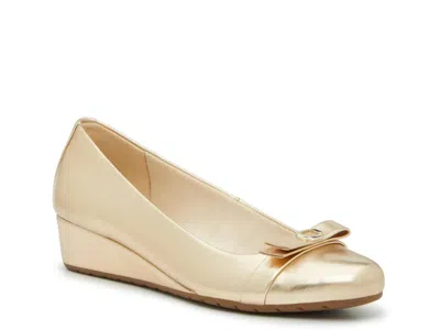 Anne Klein Mesa Wedge Pump In Neutral