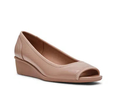 Anne Klein Waylynn Wedge Pump In Pink