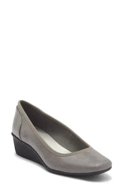Anne Klein Wisher Pump In Multi