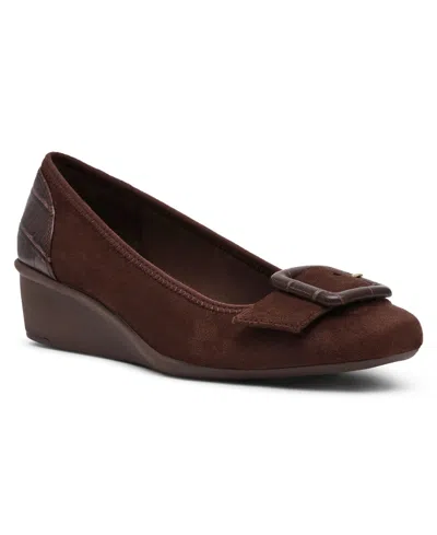 ANNE KLEIN WOMEN'S WYATT BUCKLE WEDGE PUMPS