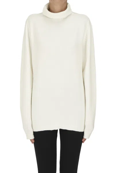 Anneclaire Turtleneck Pullover In White