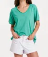ANOTHER LOVE TAYLOR RELAXED V-NECK SLUBBED BASIC TEE IN GARDEN GREEN