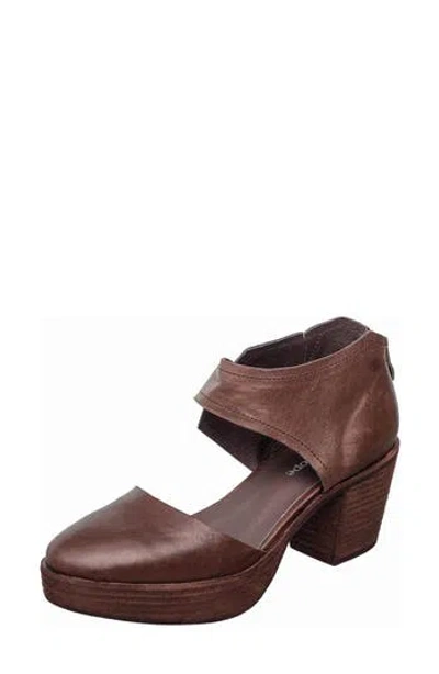 Antelope Eva Pump In Brown