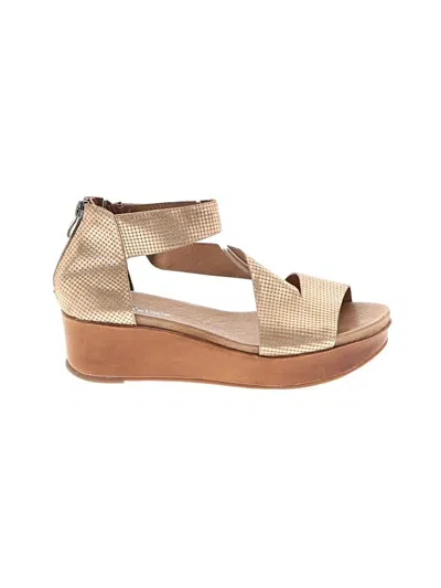 Pre-owned Antelope Wedges In Gold
