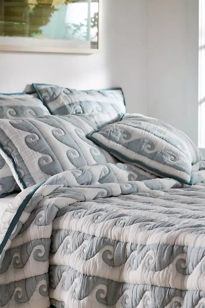 Anthropologie Nelly Icon Matelassé Quilt In Gray