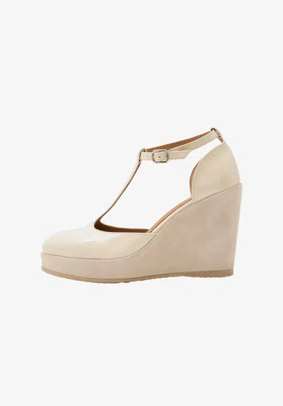 Apc A. P.c. Women's Les Salomés Size: 40 In Pale Yellow In Neutral