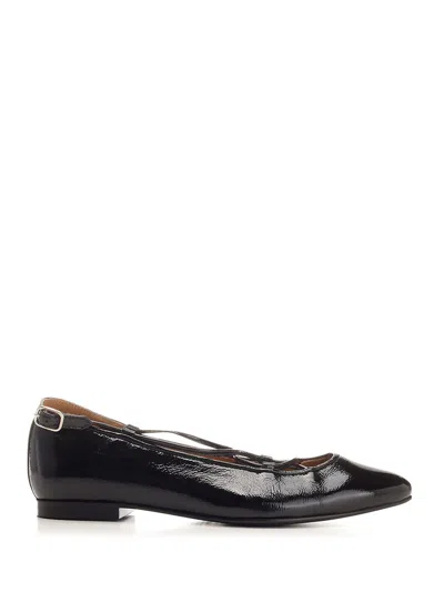 Apc Katie Pointed Toe Shoes F In Black