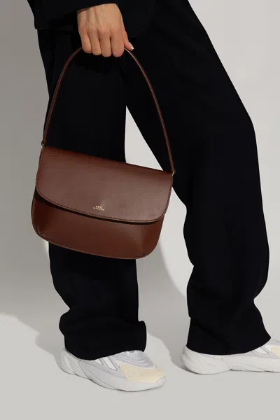 Apc Sarah Shouder Bag In Brown