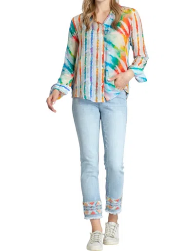APNY KALEIDOSCOPE BRUSHWORK ROLL-UP SLEEVE TOP IN MULTI-COLORED