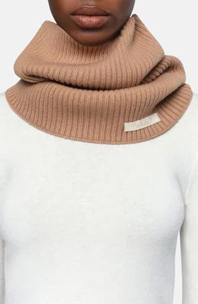 Apparis Albi Neckwamer In Neutral
