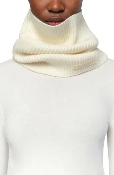 Apparis Albi Neckwamer In White