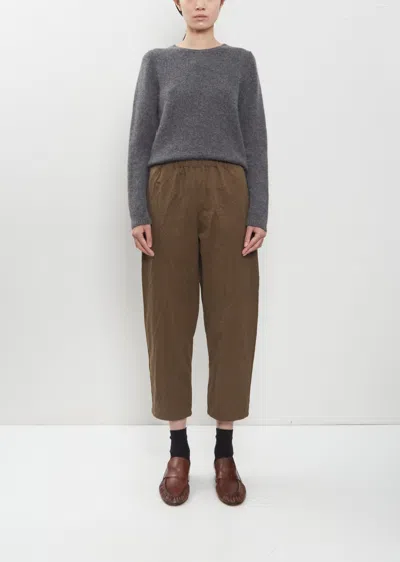Apuntob Crinkle Cotton Tapered Cropped Pants In Brown