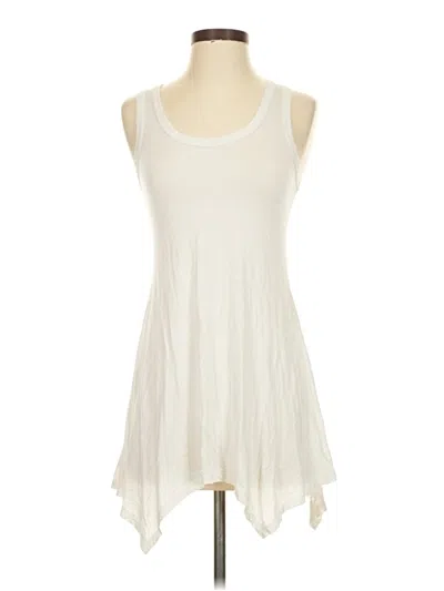 Pre-owned Aqua Sleeveless T-shirt In White