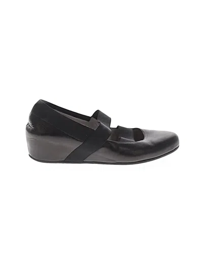Pre-owned Aquatalia Flats In Black