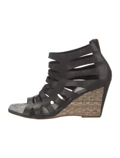 Pre-owned Aquatalia Leather Cutout Accent Sandals In Black