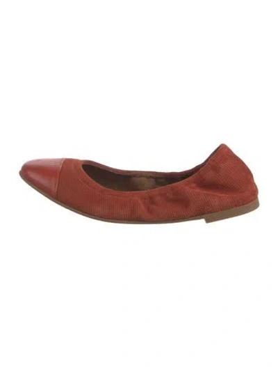 Pre-owned Aquatalia Suede Ballet Flats In Burgundy