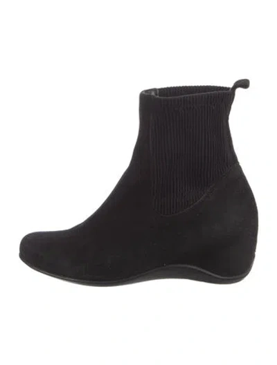 Pre-owned Aquatalia Suede Boots In Black