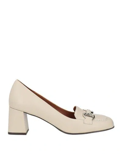 Aquatalia Woman Pumps Beige Size 12 Leather In Nude