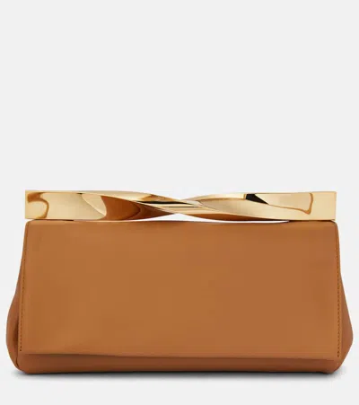 Aquazzura Clutch Twist Aus Leder In Praline/light Gold