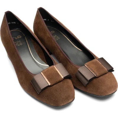 Ara Garnet Suede Pump In Brown