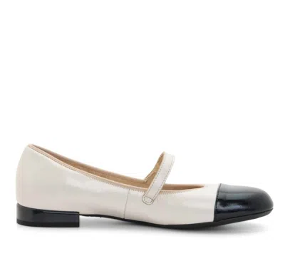 Ara Women's Sapphire Ballet Flat In Cream/navy In White
