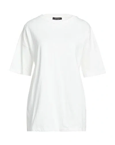 Aragona Woman T-shirt White Size 10 Cotton