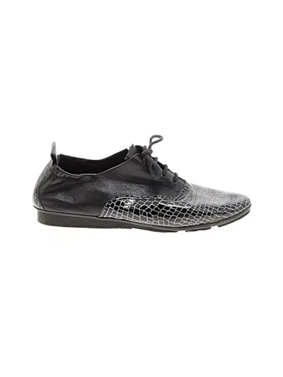 Pre-owned Arche Flats In Black