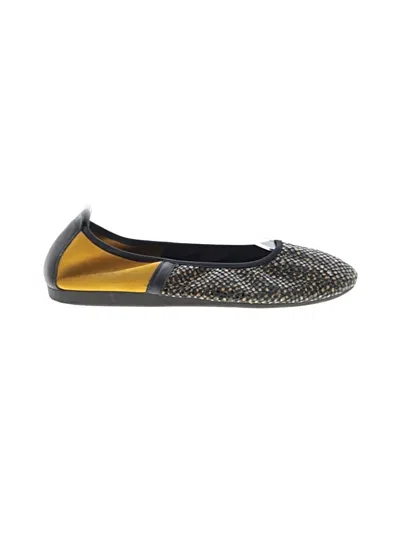 Pre-owned Arche Flats In Yellow