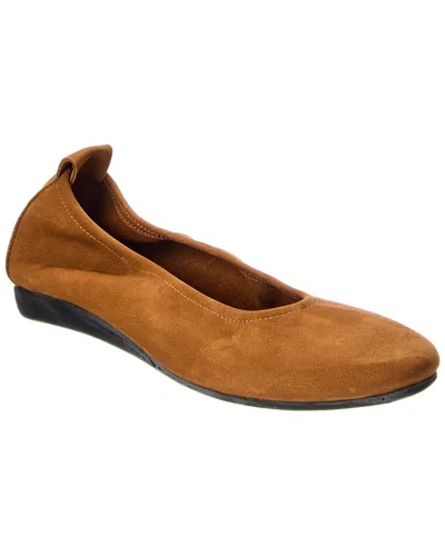 Arche Laius Suede Flat In Brown
