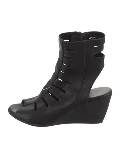 Pre-owned Arche Leather Gladiator Sandals In Black