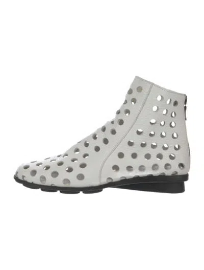 Pre-owned Arche Leather Lasercut Accents Boots In White