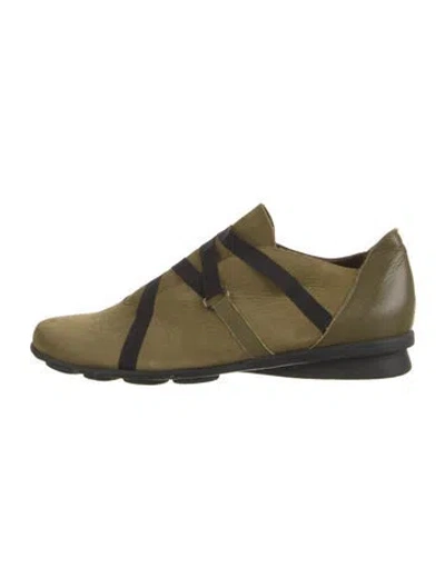 Pre-owned Arche Leather Loafers In Green