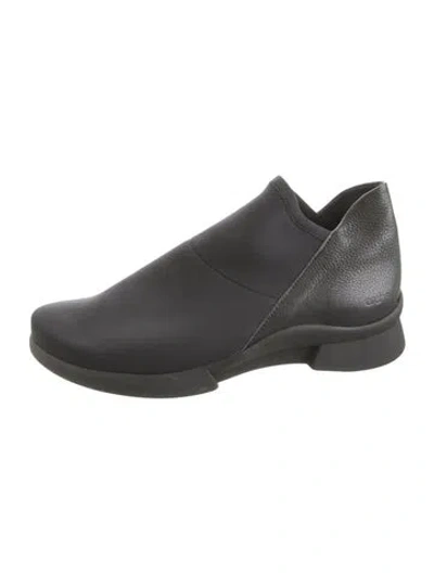Pre-owned Arche Leather Sneakers In Black