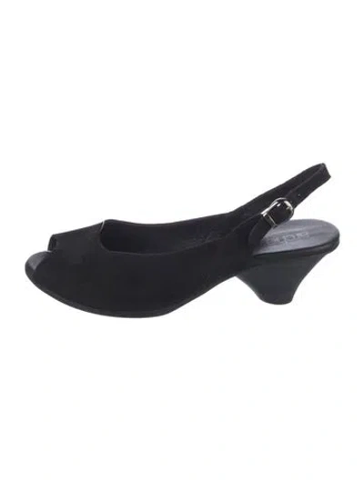 Pre-owned Arche Suede In Black