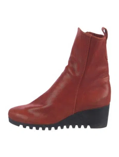 Pre-owned Arche Suede Boots In Red