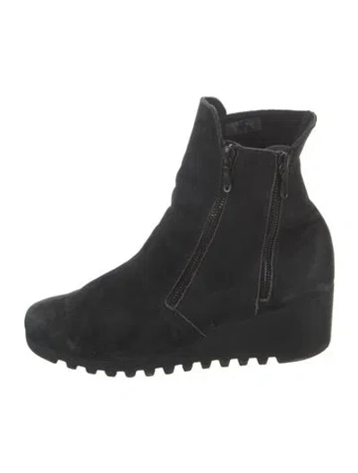 Pre-owned Arche Suede Chelsea Boots In Black
