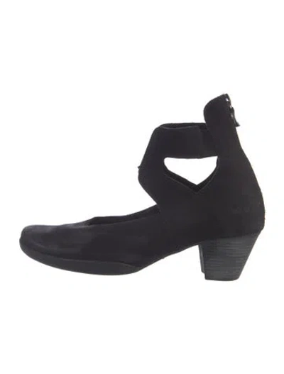 Pre-owned Arche Suede Cutout Accent Pumps In Black/blue
