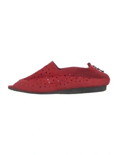 Pre-owned Arche Suede Lasercut Accents Ballet Flats In Red