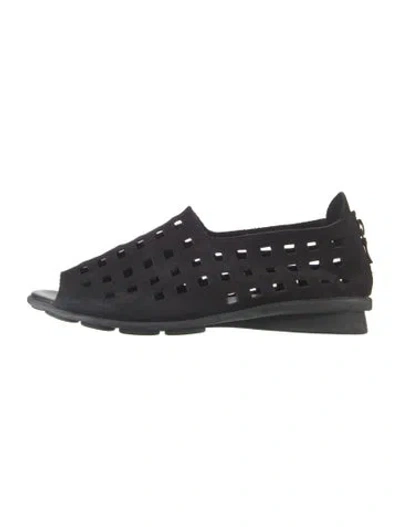 Pre-owned Arche Suede Patterned Flats In Black