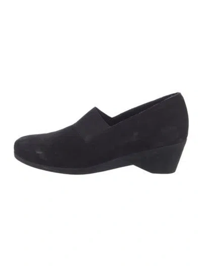 Pre-owned Arche Suede Pumps In Black